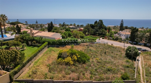 Terrain fantastique à Luz pour grande villa avec vue sur la mer à vendre Algarve