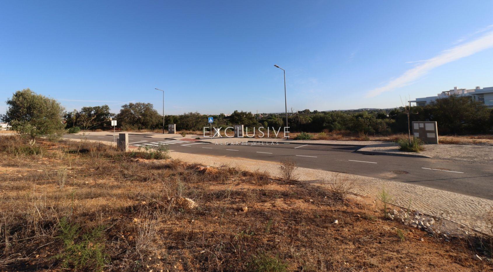 Nieuwe urbanisatie, centrale ligging, bouwgrond, te koop Albufeira, Algarve