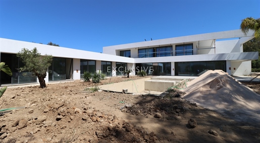 Eigentijdse luxe villa, 5 slaapkamers, 1e lijns golf resort te koop Penina, Algarve