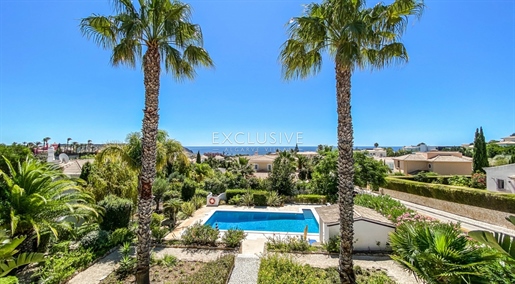 Villa mit vier Schlafzimmern und Meerblick zu verkaufen in Praia da Luz, Algarve