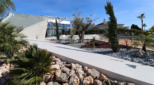Moderne, gelijkvloerse villa met adembenemend zeezicht te koop Carvoeiro, Algarve