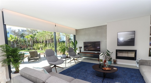 Moderne en luxe gloednieuwe villa te koop in Ferragudo, Algarve