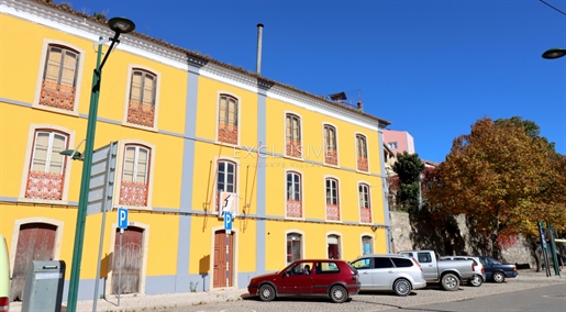 Property for sale in the centre of Monchique for development of offices, residential or tourism