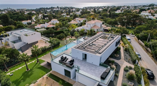 Geweldige moderne villa met zeezicht te koop in Carvoeiro, Algarve