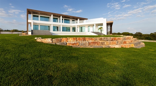 Luxe eigentijdse designvilla in golfresort te koop in Oost-Algarve