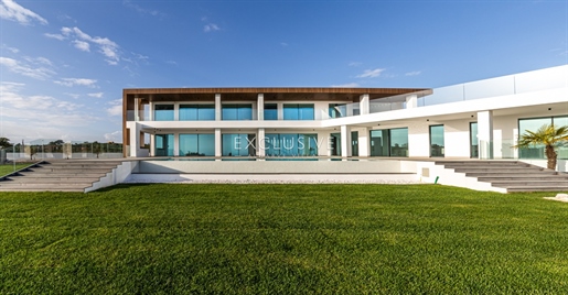 Luxuosa moradia de design contemporâneo em resort de golfe para venda no Sotavento Algarvio