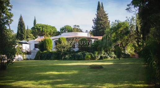 Villa de plain-pied de 3 chambres avec piscine, garage à vendre à Portimão, Algarve