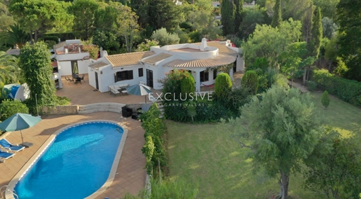 Villa de plain-pied de 3 chambres avec piscine, garage à vendre à Portimão, Algarve