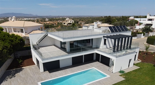 Moderne Villa met zeezicht te koop in Ferragudo, Algarve