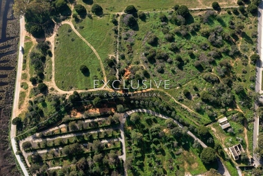 Investition - Sehr seltenes Grundstück in Strandnähe zu verkaufen, Quarteira, Algarve