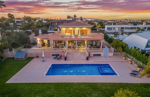 Beeindruckende Villa mit Meerblick zu verkaufen in Porto de Mós-Lagos-Algarve