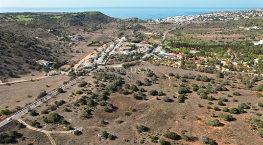 Großes Grundstück mit genehmigtem Projekt für Gästehaus, zu verkaufen Lagos, Algarve