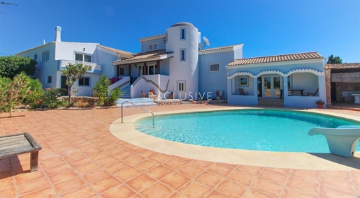 Charmante Villa à vendre à Carvoeiro à distance de marche de la plage, Algarve