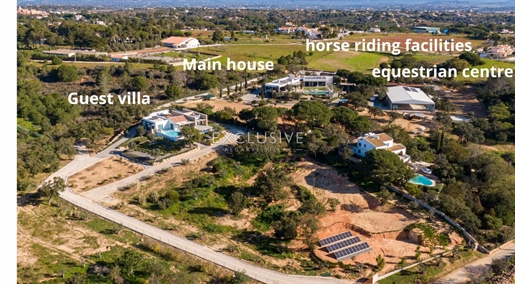 Algarve hippisch onroerend goed te koop met 2 villa's, manege en stallen