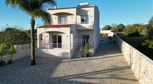 Villa de cinq chambres nouvellement rénovée à vendre Fonte Santa, Golden Triangle, Algarve