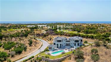 A Luxurious Villa on Golf Resort