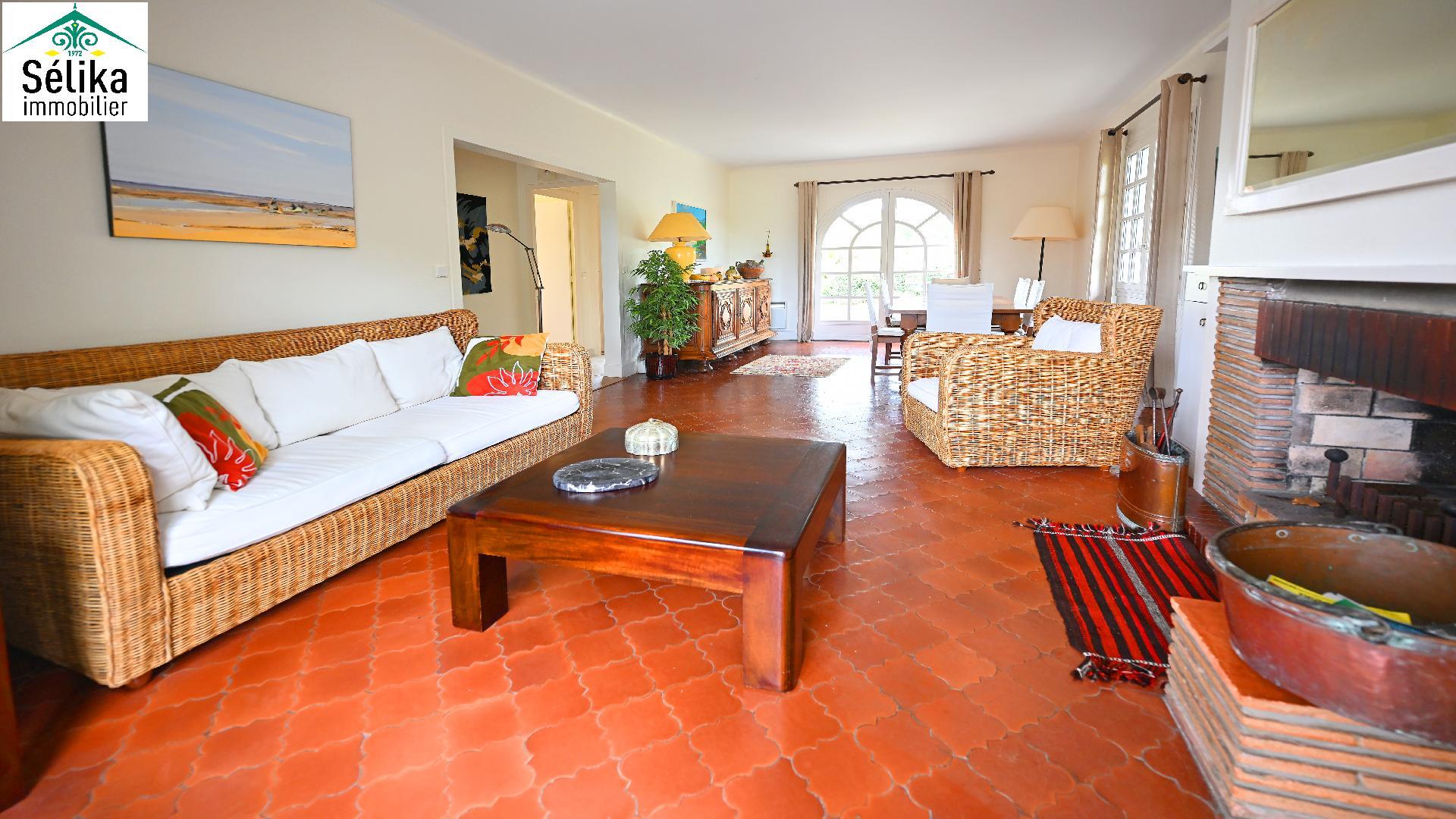 Compra: Vivenda (33120)