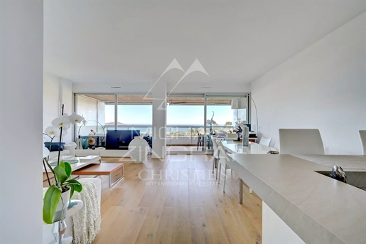 Luxe appartement met terrassen en uitzicht op zee