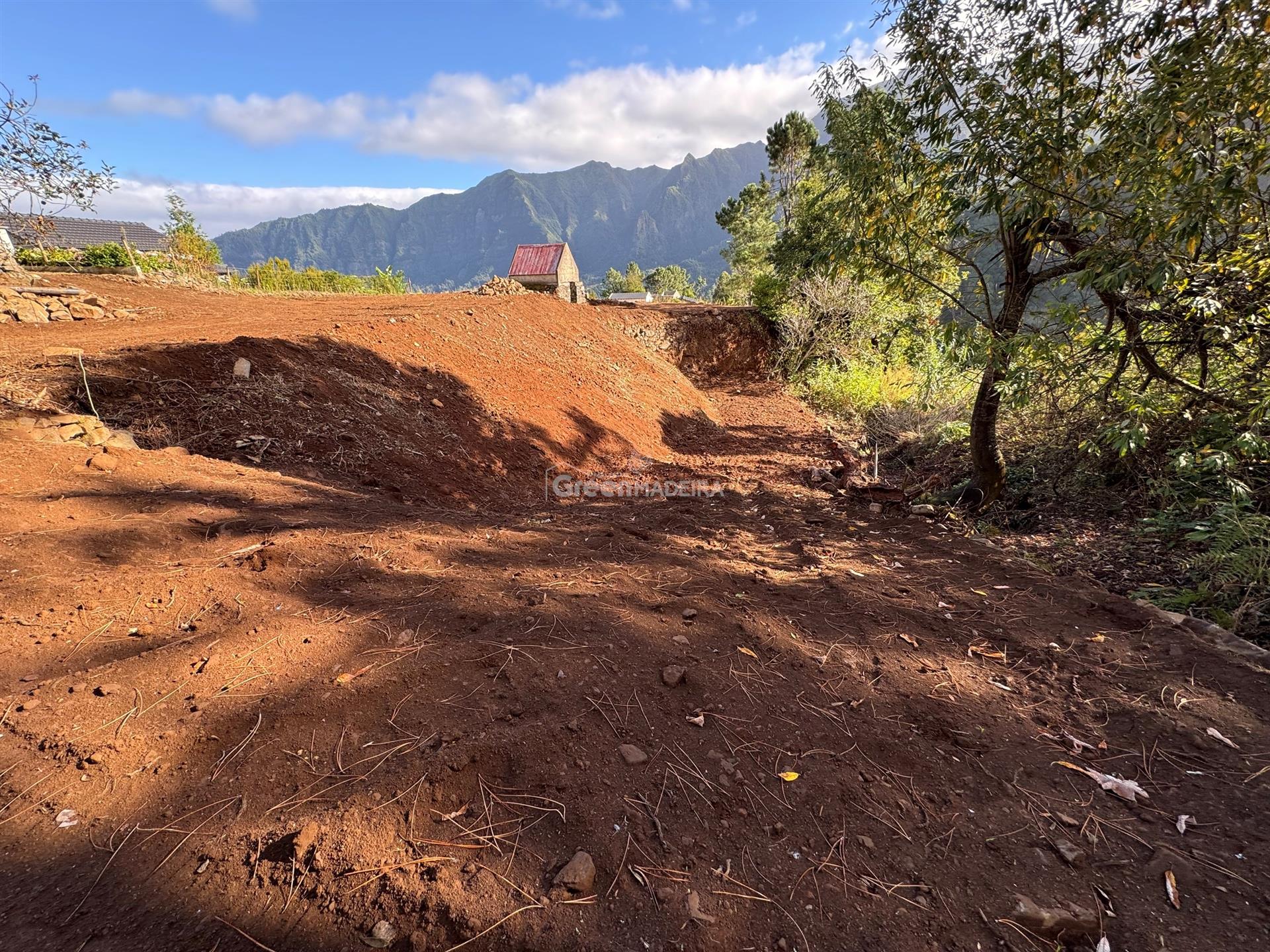 Parcela plana con 1704 metros cuadrados ubicada en Loural - São Vicente - Isla de Madeira