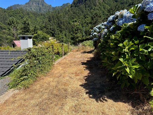 Parcela plana con 1704 metros cuadrados ubicada en Loural - São Vicente - Isla de Madeira