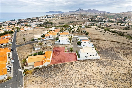 Städtisches Grundstück mit genehmigtem Projekt in Porto Santo - 659 Quadratmeter