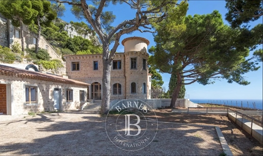 Villefranche-Sur-Mer - Exceptional Property With Panoramic Sea View