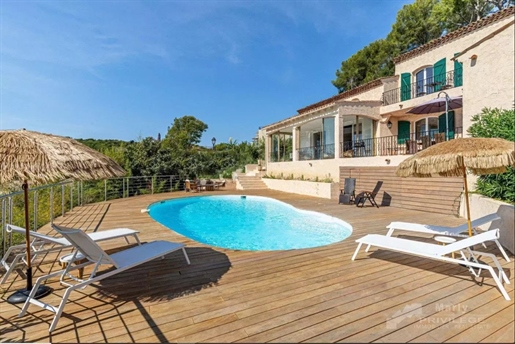 Gerenoveerde Provençaalse Villa met Uitzicht op Zee