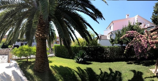 Schönes Anwesen mit 5 Wohnungen und mit Pool in Pjescana Uvala - Traumlage