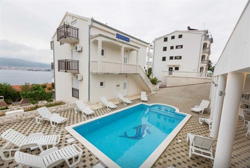 Apart-Hotel with swimming pool on Ciovo 100 meters from the sea