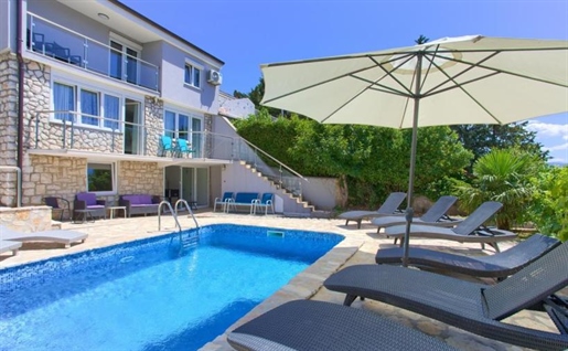 Villa in Novi Vinodolski, 2d line to the sea, for sale