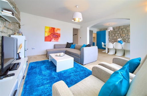 Villa in Novi Vinodolski, 2d line to the sea, for sale