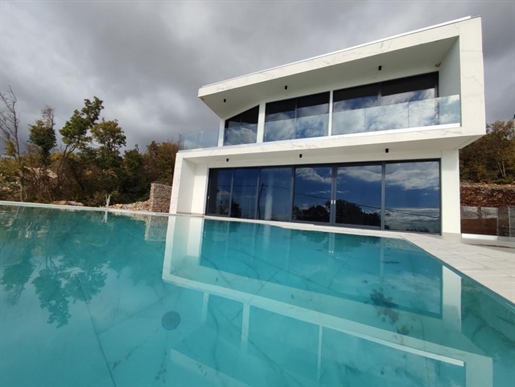 Fantastische moderne Villa zum Verkauf in Crikvenica mit spektakulärer Aussicht