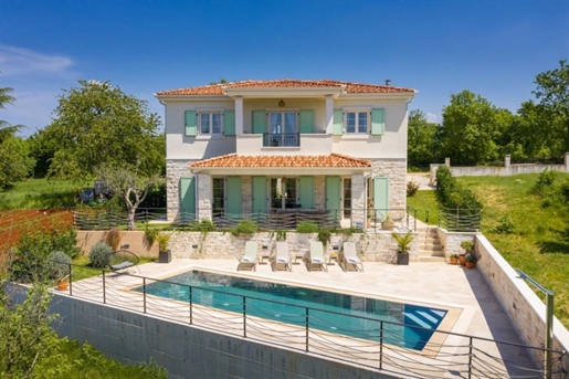 Enchanting villa with swimming pool in a quiet place near Porec 1,5 km from the sea