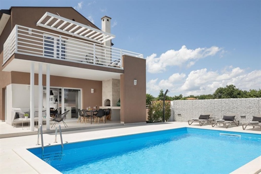 Luxury villa with swimming pool in Svetvinčenat