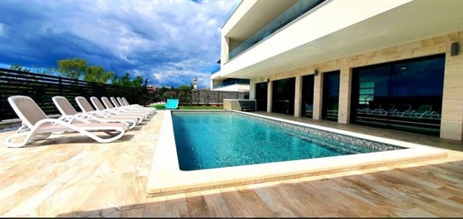 Außergewöhnliche Villa zum Verkauf in Premantura, Medulin, atemberaubender Eindruck!