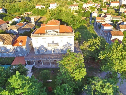 Old luxury palace on Sipan island for sale just 80 meters from the beach