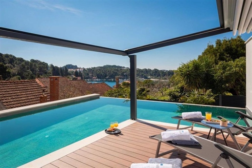 Außergewöhnliche moderne Luxusvilla in der Stadt Korčula, ideal, um 365 Tage im Jahr auf der Insel z