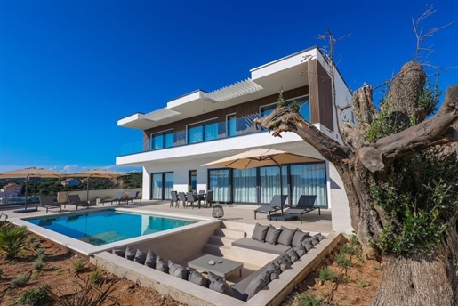 Eine außergewöhnliche moderne Villa mit Swimmingpool auf der Insel Pag, Region Novalja