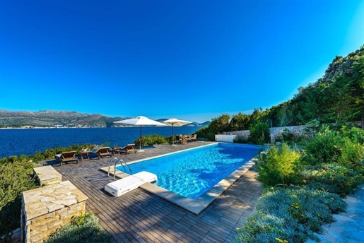 Beautifully isolated first line villa on a romantic island close to Dubrovnik!