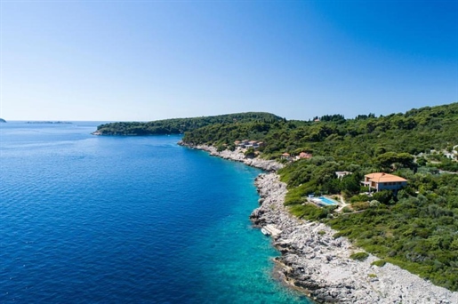 Wunderschön isolierte Villa in erster Meereslinie auf einer romantischen Insel in der Nähe von Dubro