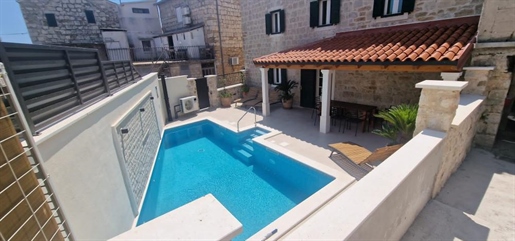 Magnificent villa in Kastel Sucurac only 50 meters from the sea