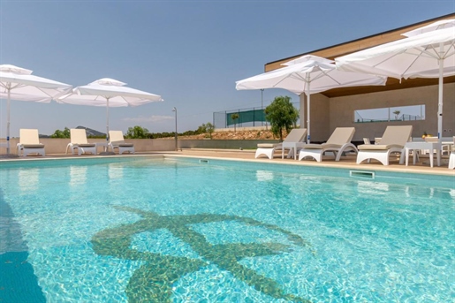 Fantastic 5 estate with tennis terrain on Hvar, for sale