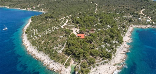 Beautiful waterfront estate on a small island near Split on 8414 m2 - completely isolated peninsula