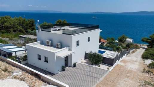 Schöne neue Villa auf der Halbinsel Ciovo, nur 100 Meter vom Meer entfernt