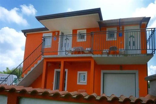 Nice house with three residential units in Porec area, with sea views