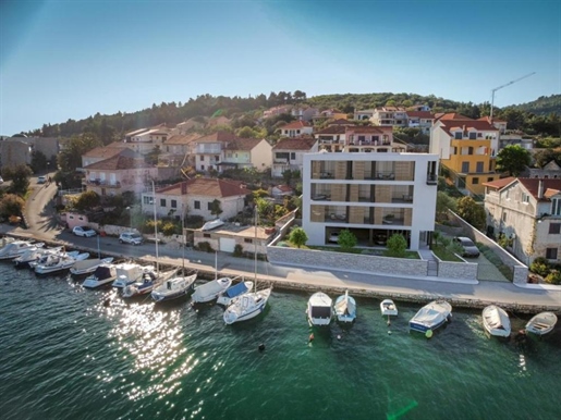 Новая роскошная резиденция на берегу моря предлагает апартаменты в Вела Лука на Корчуле