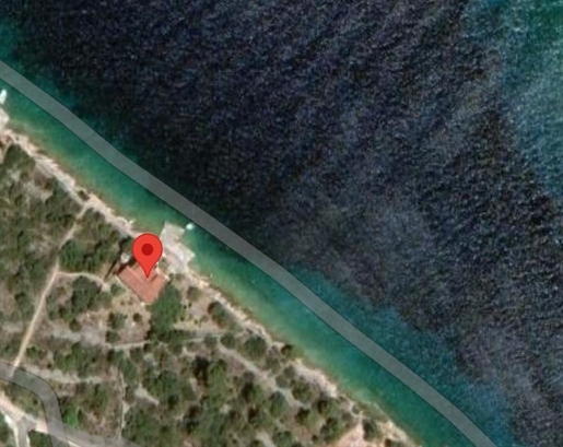 Романтический изолированный дом на острове Дрвеник на 1-й линии моря с собственным причалом