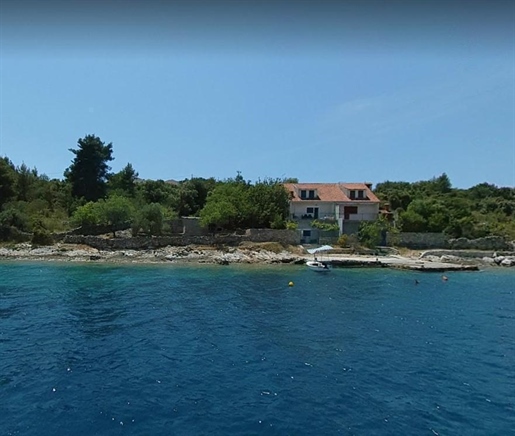 Romantisches, isoliertes Haus auf der Insel Drvenik in der 1. Meereslinie mit privatem Pier