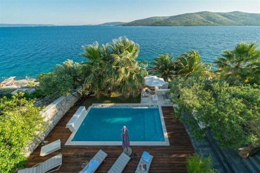 Well positioned on a green peninsula seafront villa with an entry to the beach, Croatia