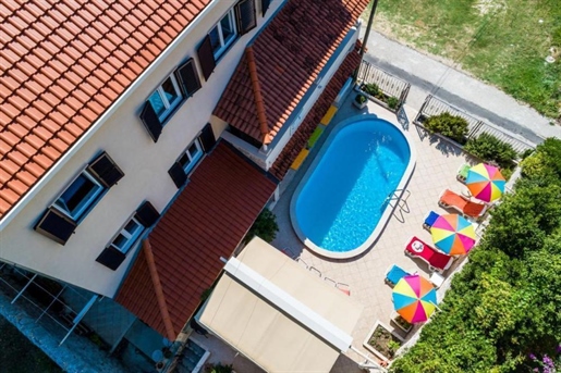 Великолепный прибрежный отель с рестораном и бассейном в престижном пригороде Дубровника